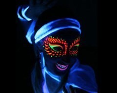 Tout savoir sur le Maquillage Fluorescent dans le noir. - Soirée Fluo